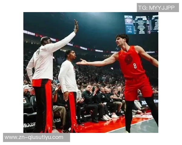 福克斯称赞开拓者防守战术成功迫使球队后卫频频出手