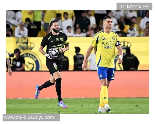 本泽马社交媒体庆祝战胜利雅得胜利强调团队承诺与重要胜利